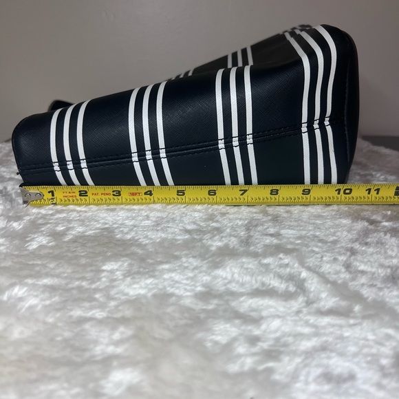 Kenneth Cole Reaction Tote - Picture 9 of 10